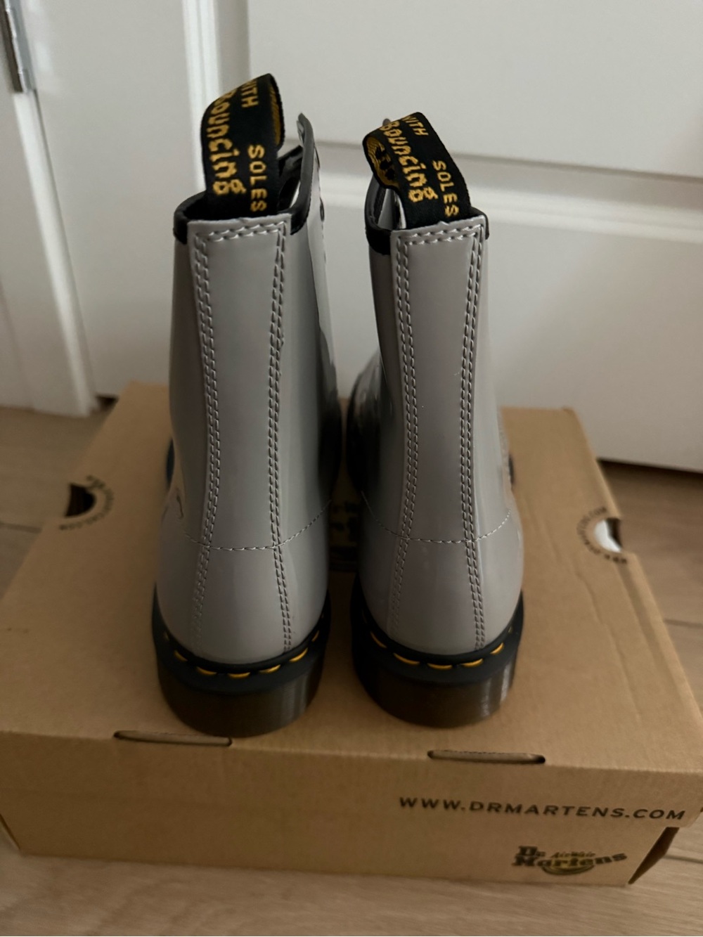 Dr. Martens Women’s Glossy Light Gray Patent Lace-Up Boots Size 10 NEW - Picture 8 of 12